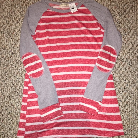 NWT //SUPER SOFT// Red stripped long sleeved shirt - Picture 1 of 3
